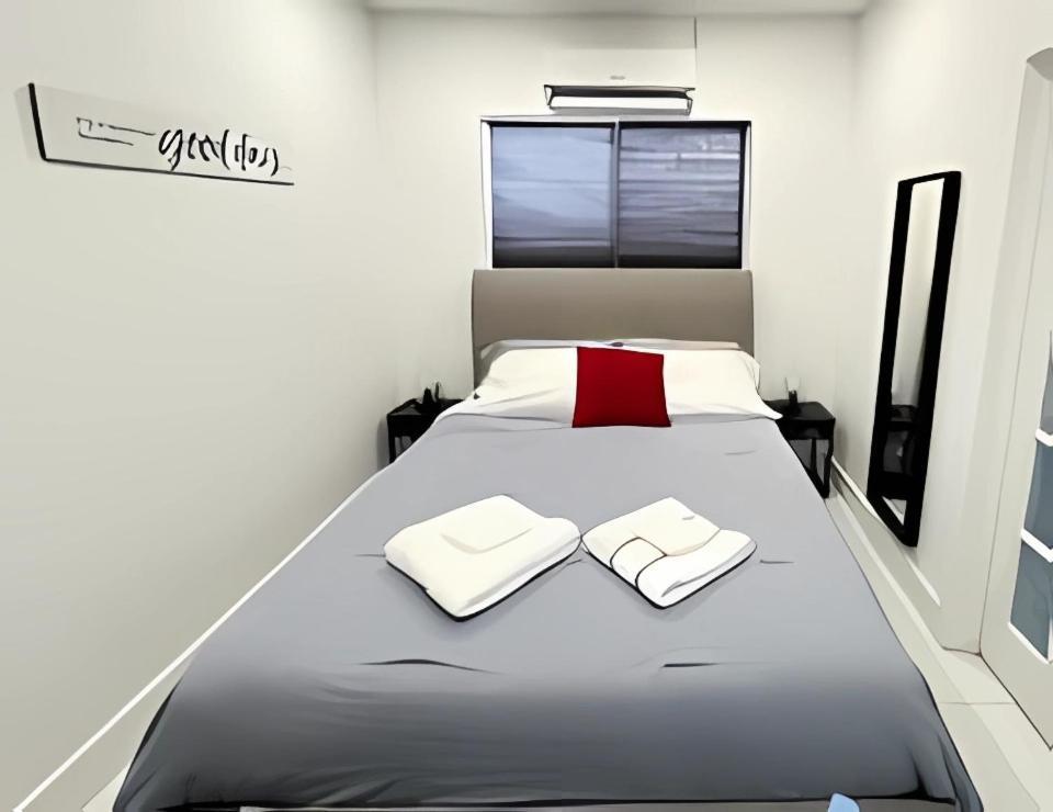 Pretty Private Room, Near The Airport - Free Parking - 01